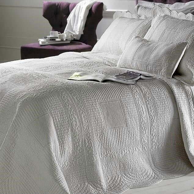 Tina Grey Quilt Set