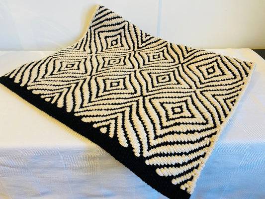 Natural 20"x32" Bath Mat with pattern and Black on the edges 